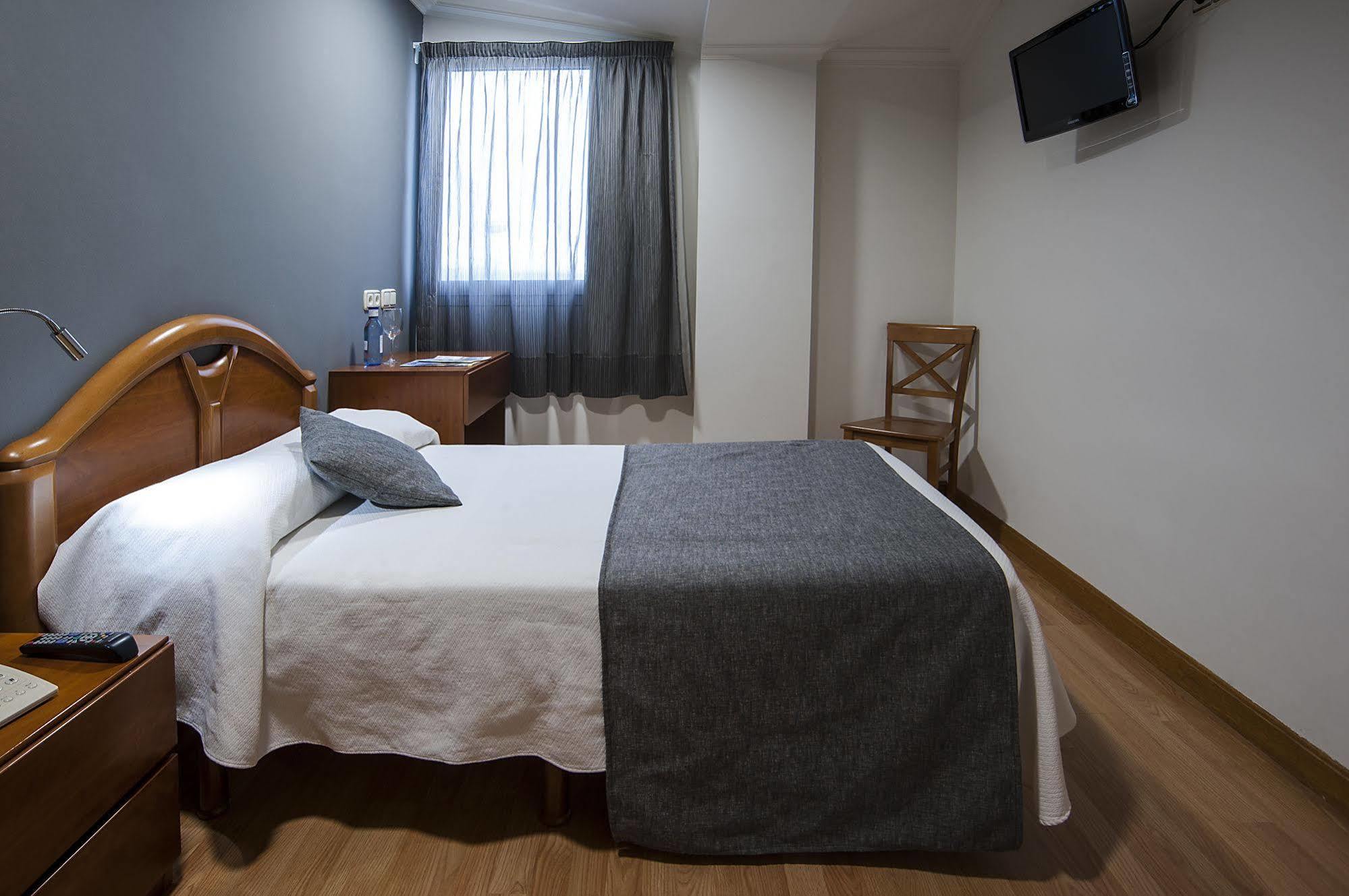 Iraipe Izaga Hostal Ноайн Екстер'єр фото